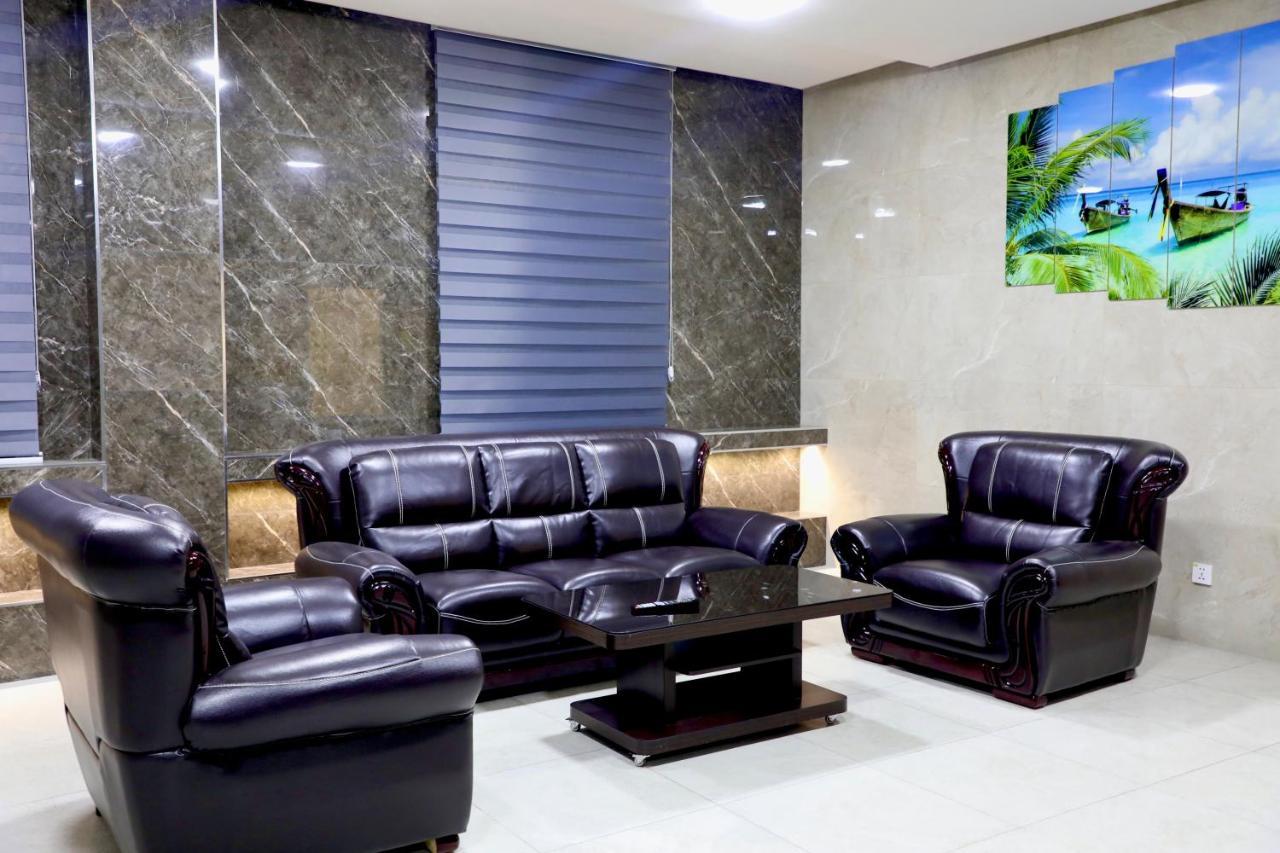 Garnet Hotel Tashkent Esterno foto