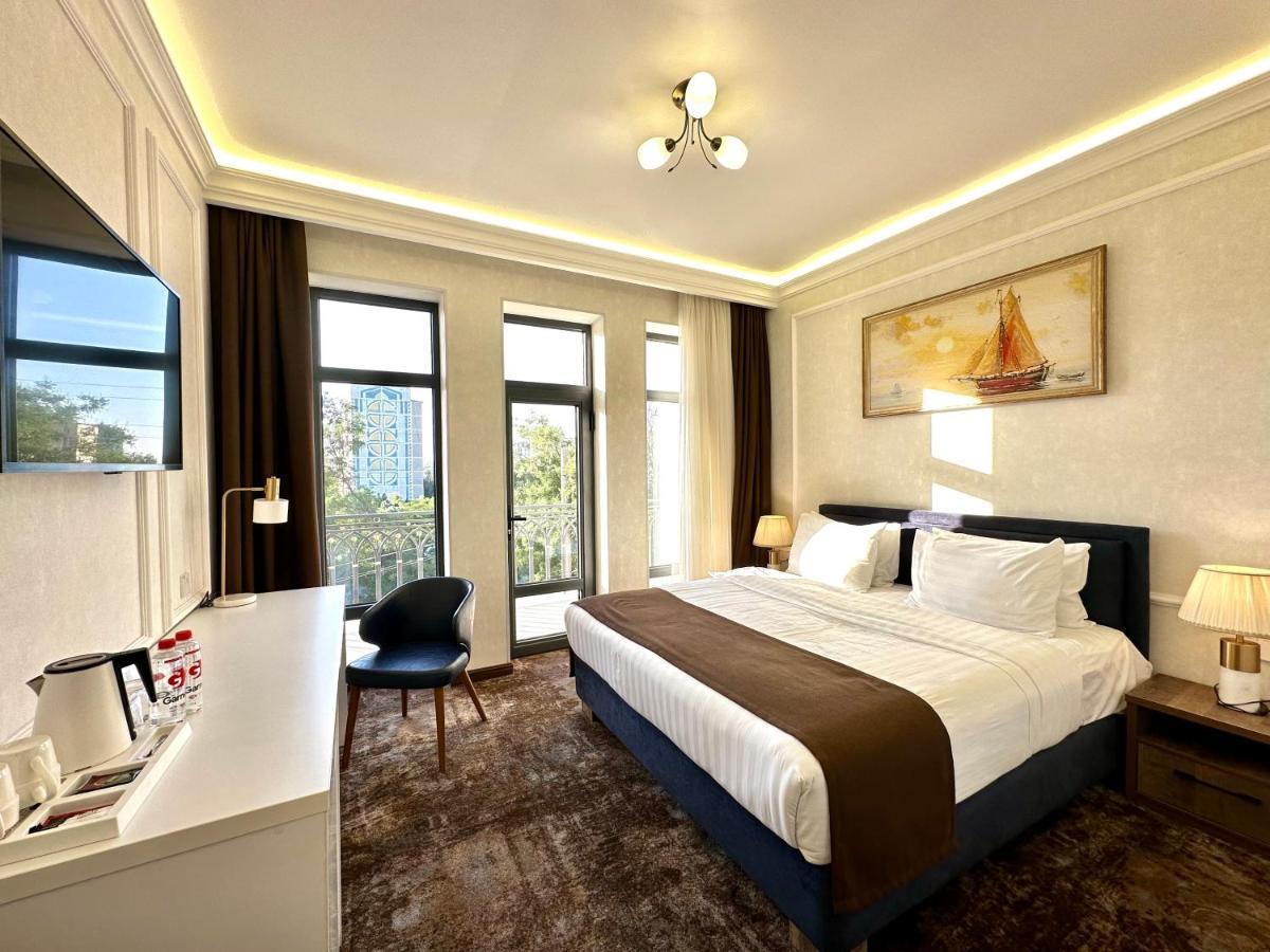 Garnet Hotel Tashkent Esterno foto