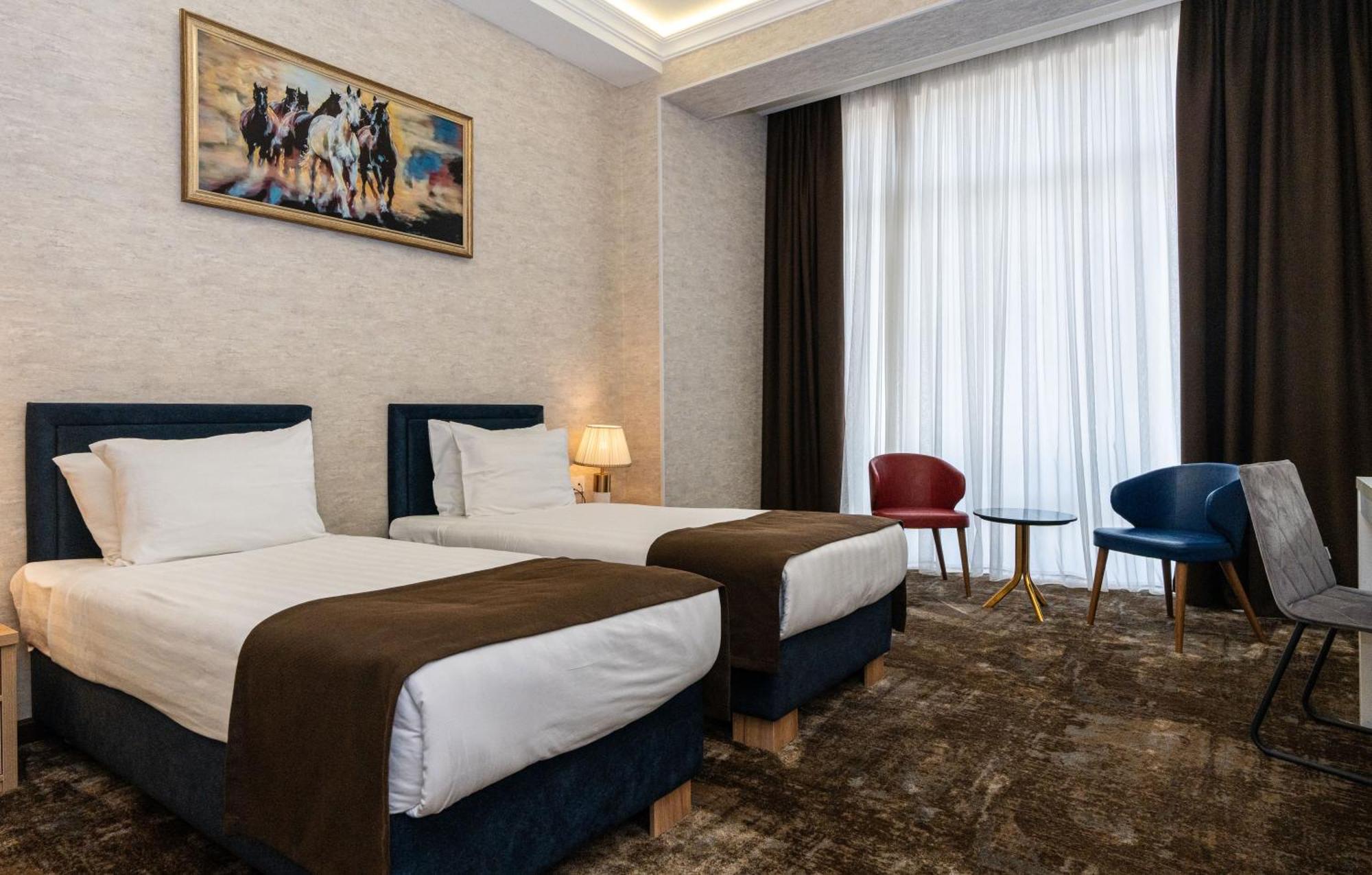 Garnet Hotel Tashkent Esterno foto