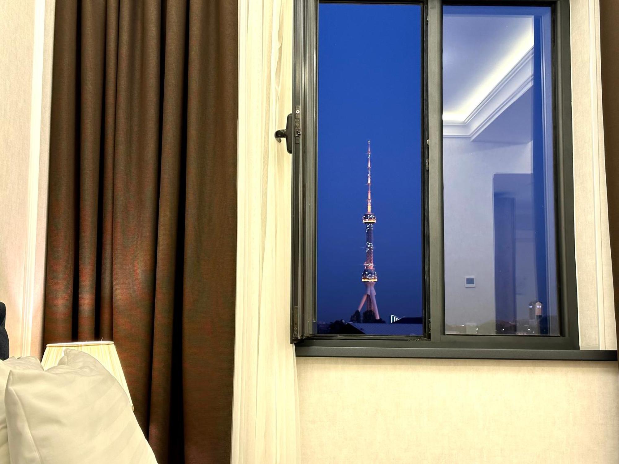 Garnet Hotel Tashkent Esterno foto