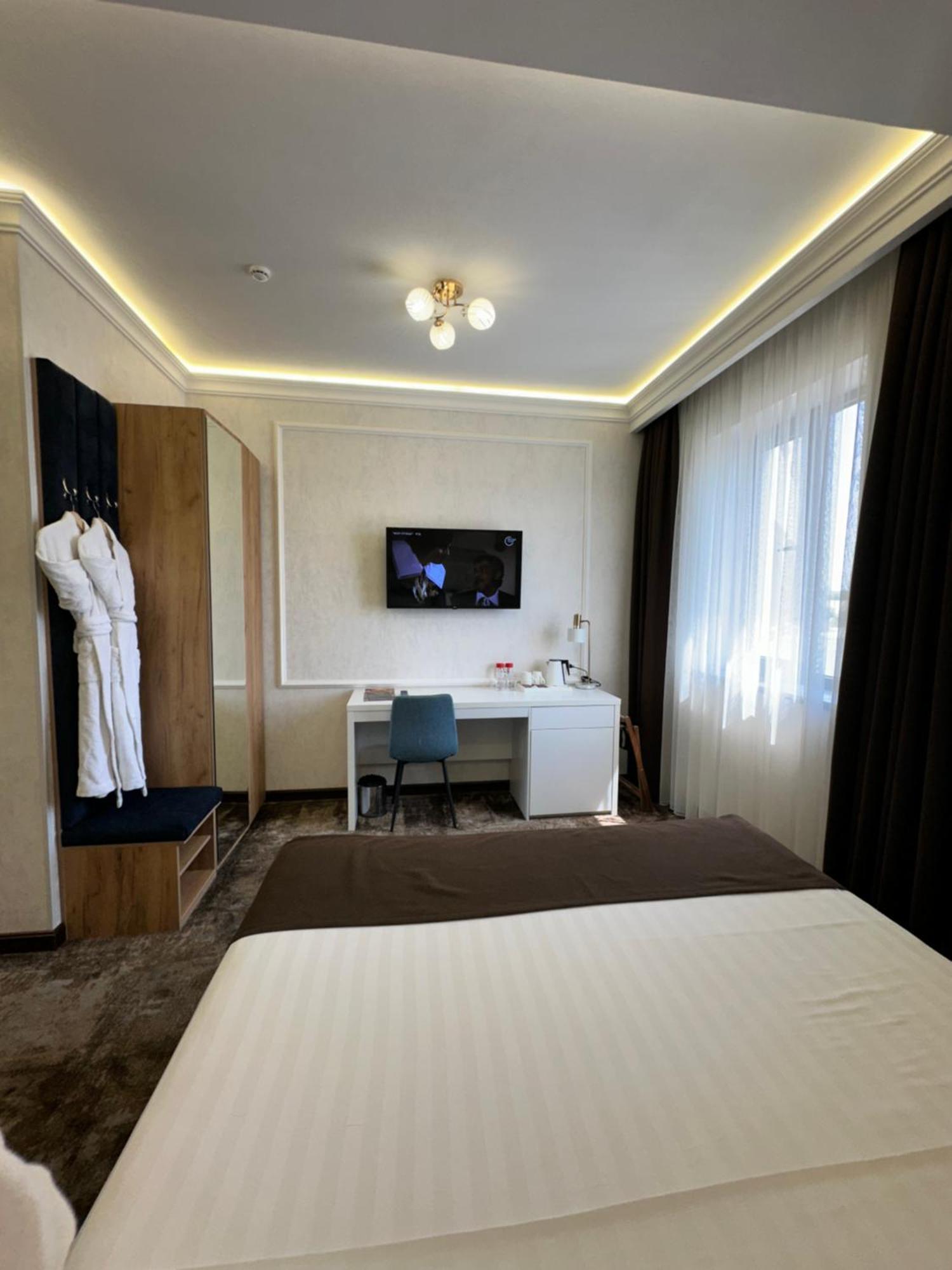 Garnet Hotel Tashkent Esterno foto