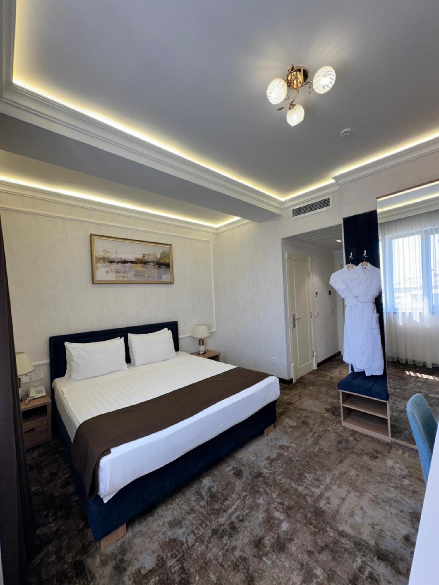 Garnet Hotel Tashkent Esterno foto
