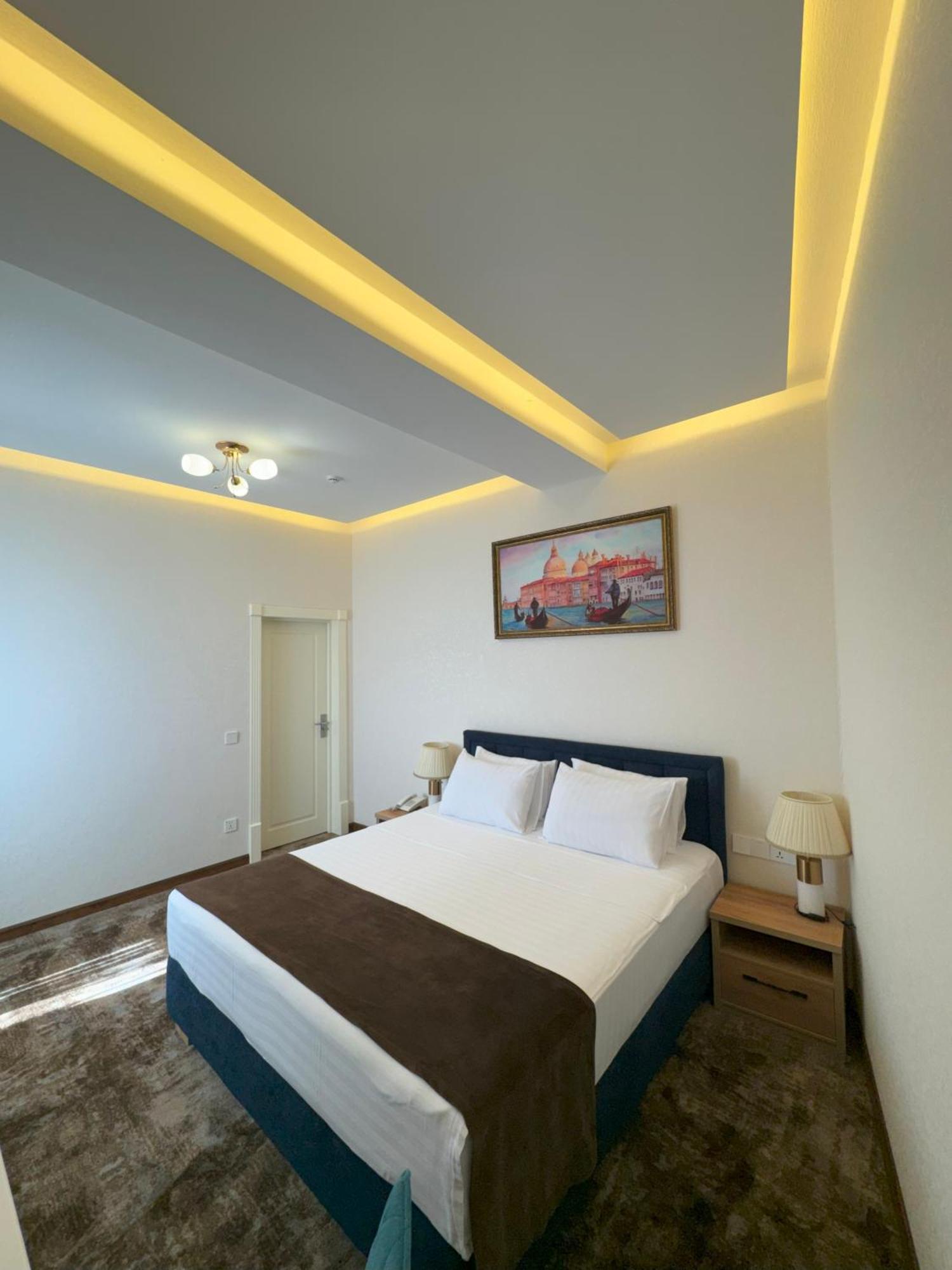 Garnet Hotel Tashkent Esterno foto