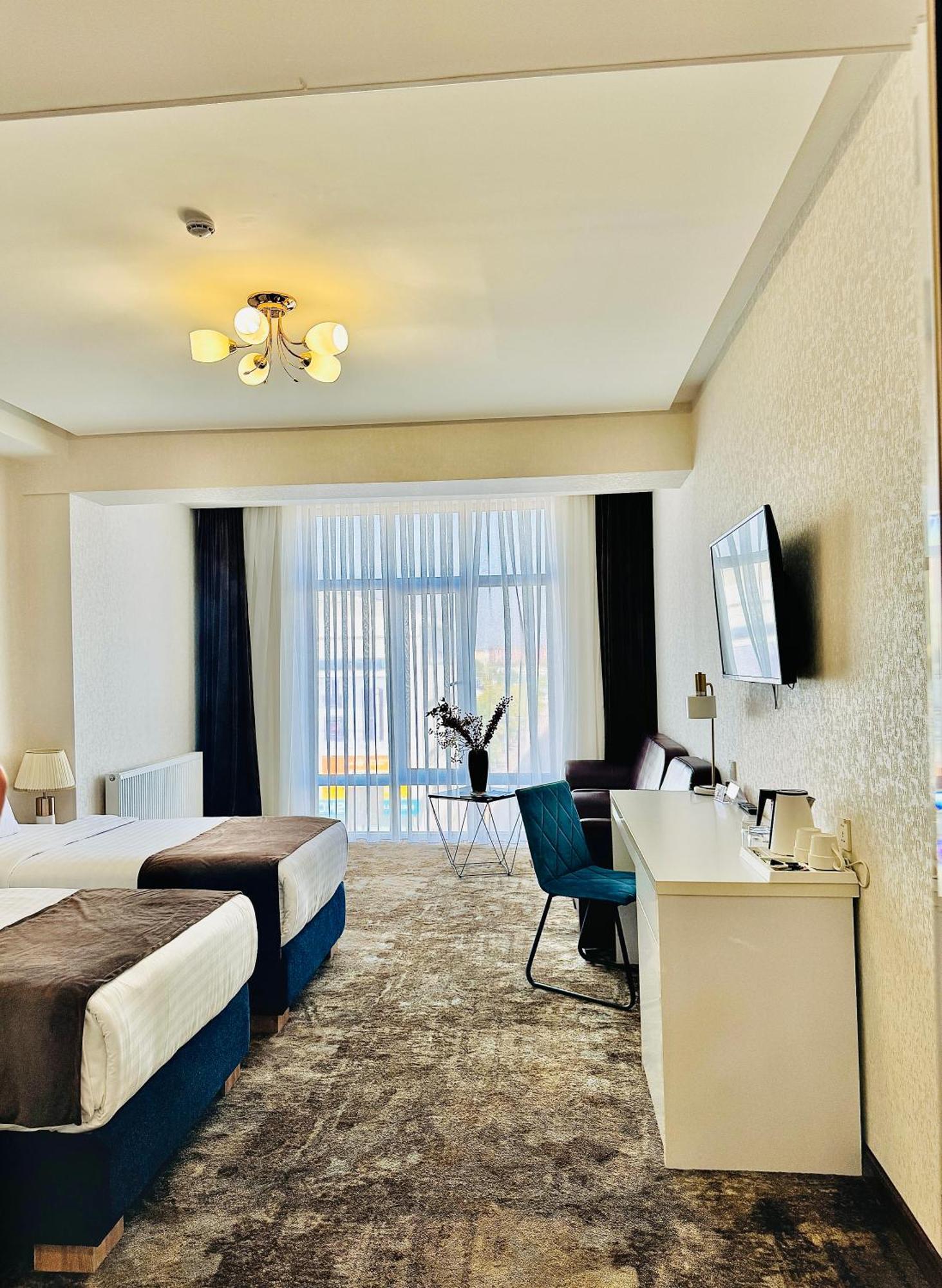 Garnet Hotel Tashkent Esterno foto