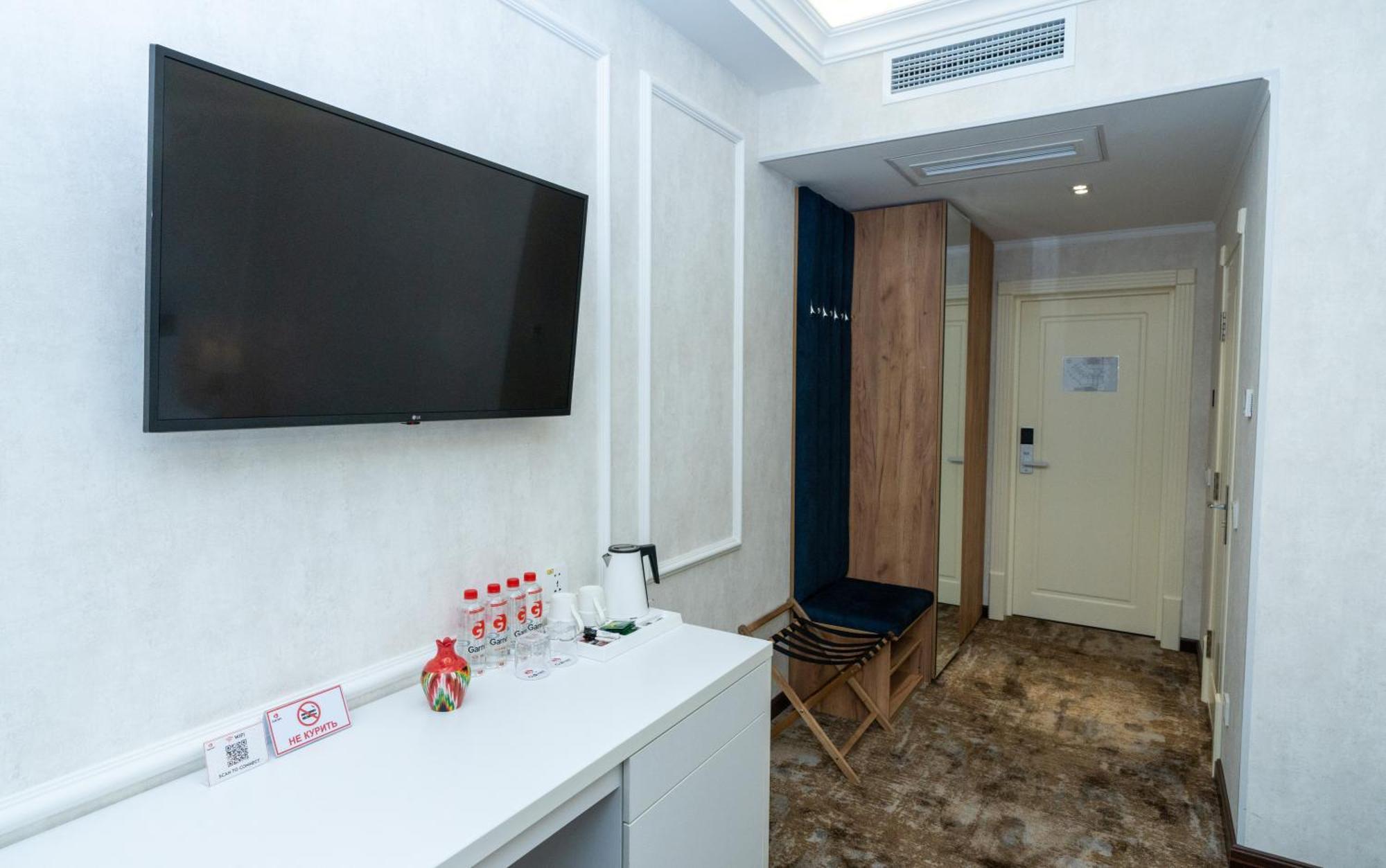 Garnet Hotel Tashkent Esterno foto